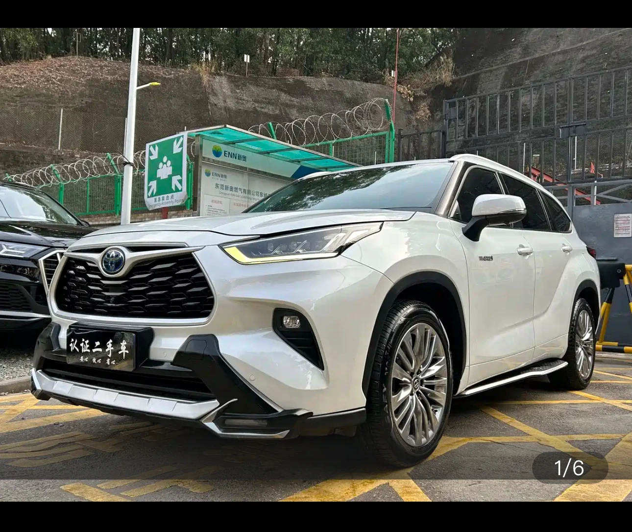 Toyota Highlander Hybrid 2WD Premium Edition - exterior