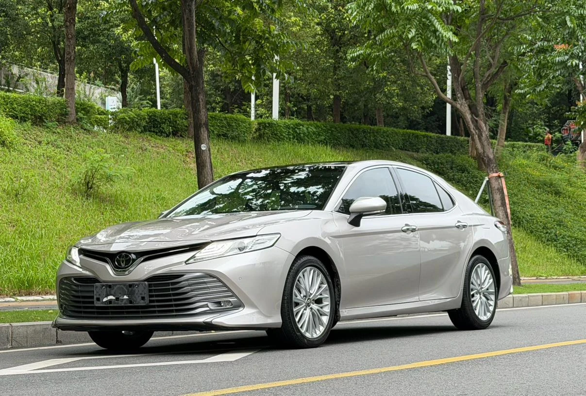 Toyota Camry 2.5G Luxury