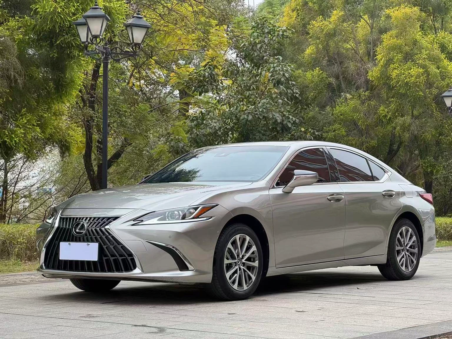 Lexus ES 200 Premium Edition
