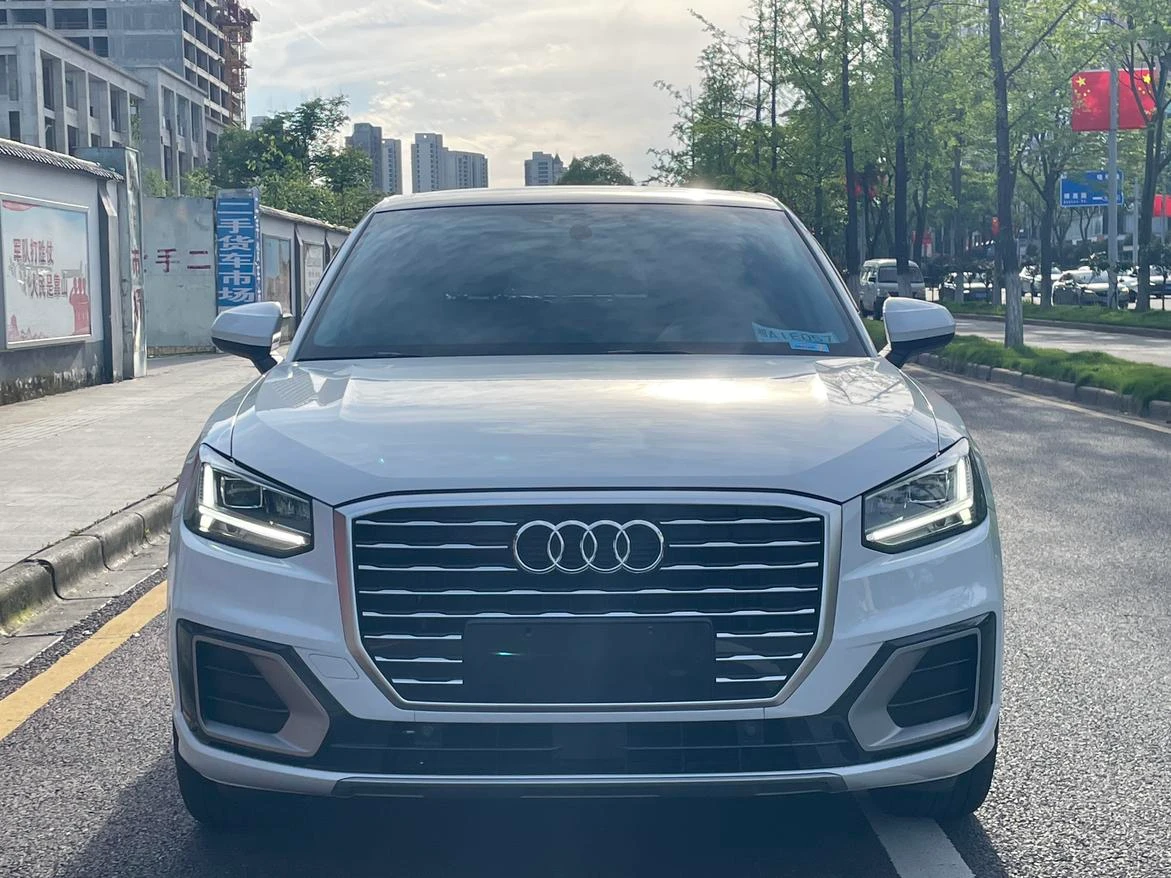 Audi Q2L 35 TFSI Fashion - exterior
