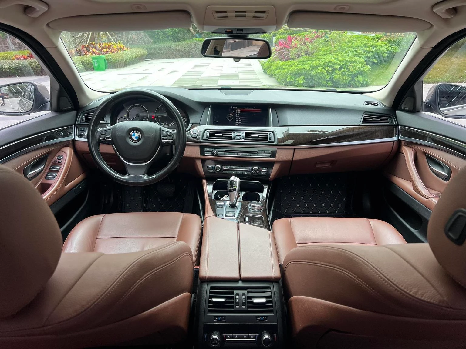 BMW 528Li  - interior