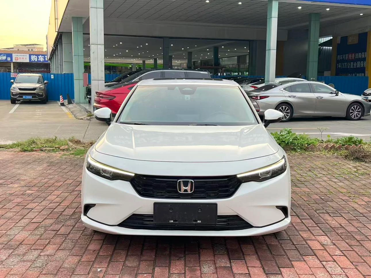 Honda Integra 240TURBO CVT - exterior