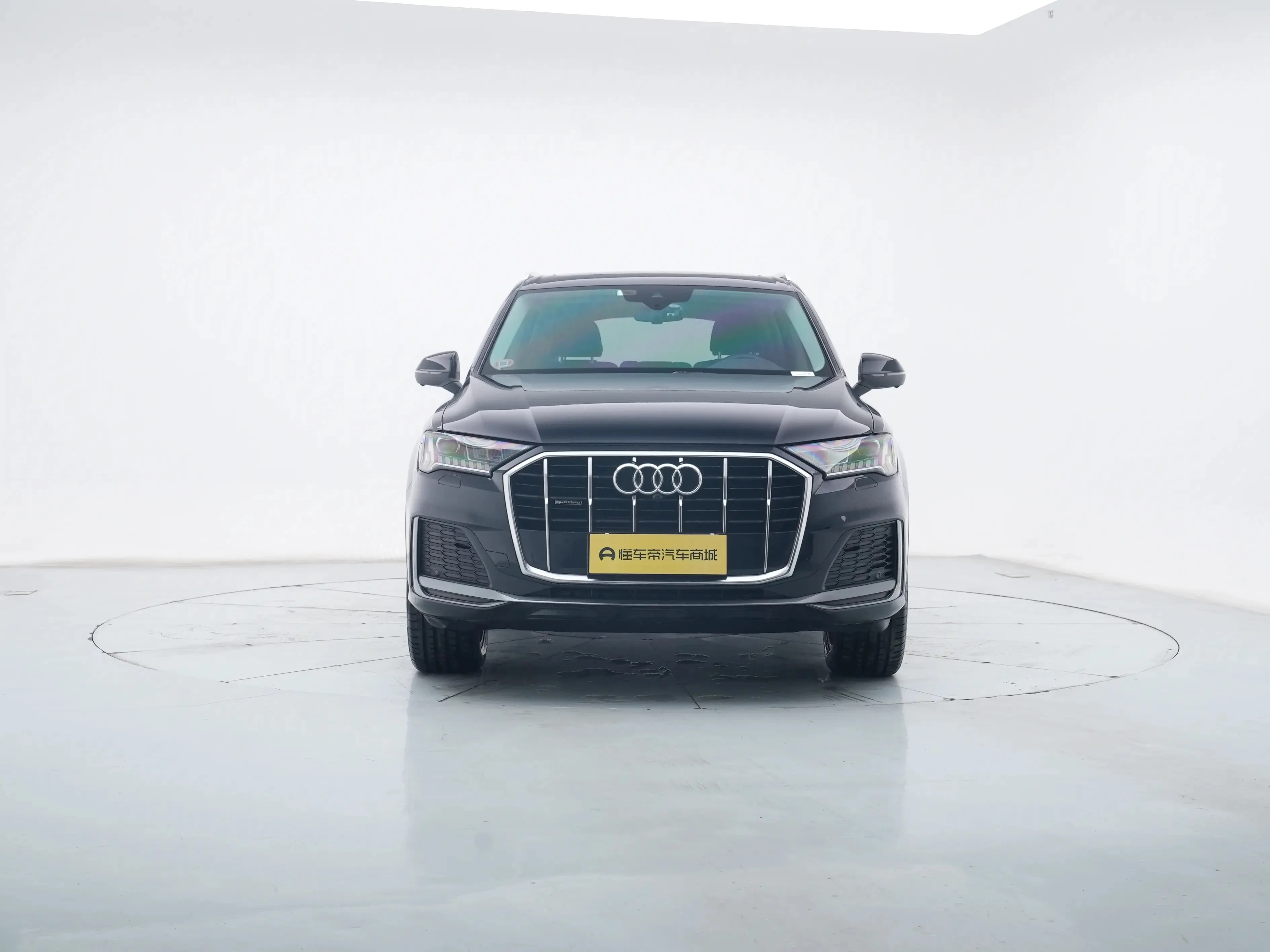 Audi Q7 40 TFSI Sport Trim - exterior