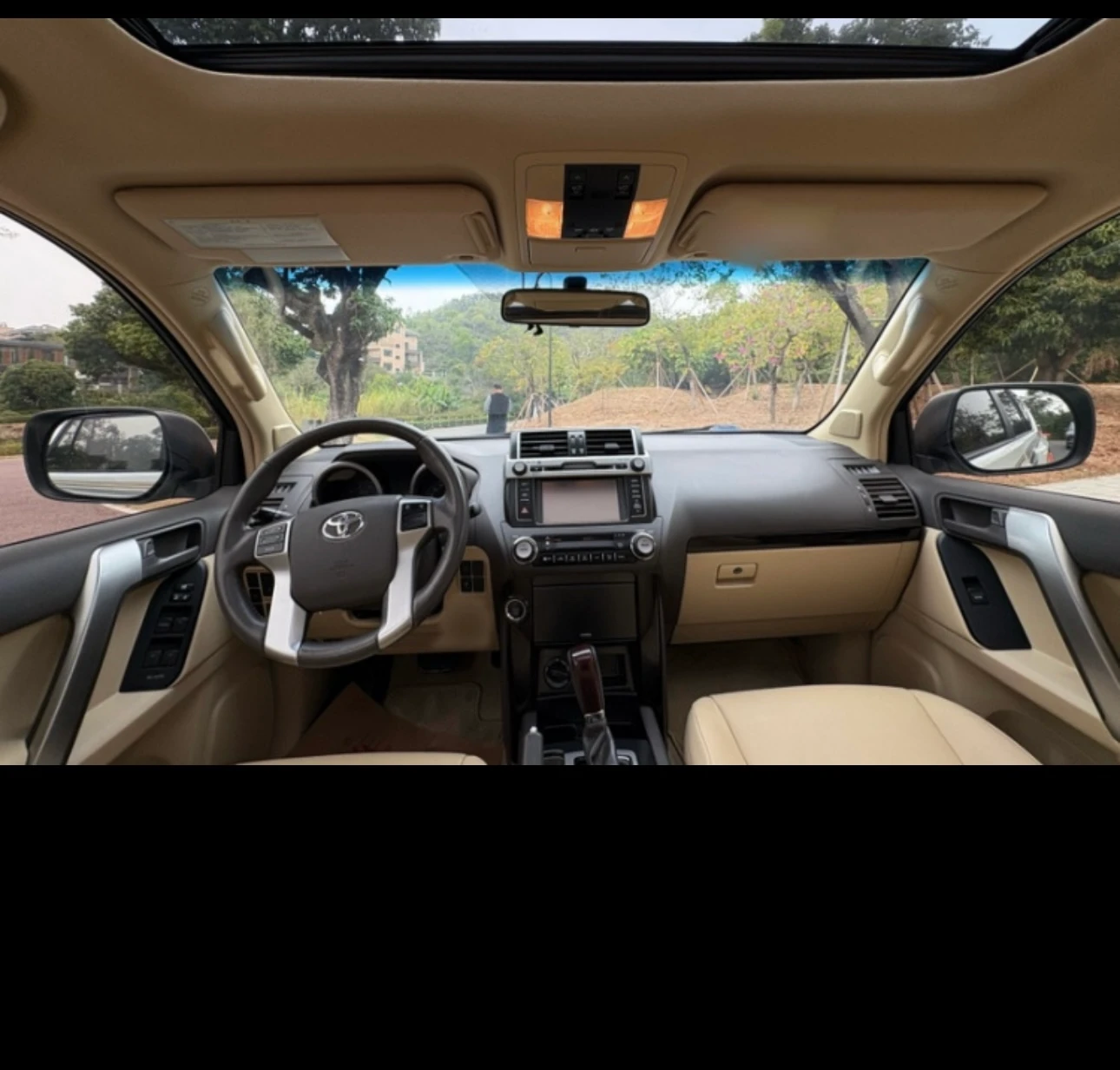 Toyota Prado TX 4WD - interior