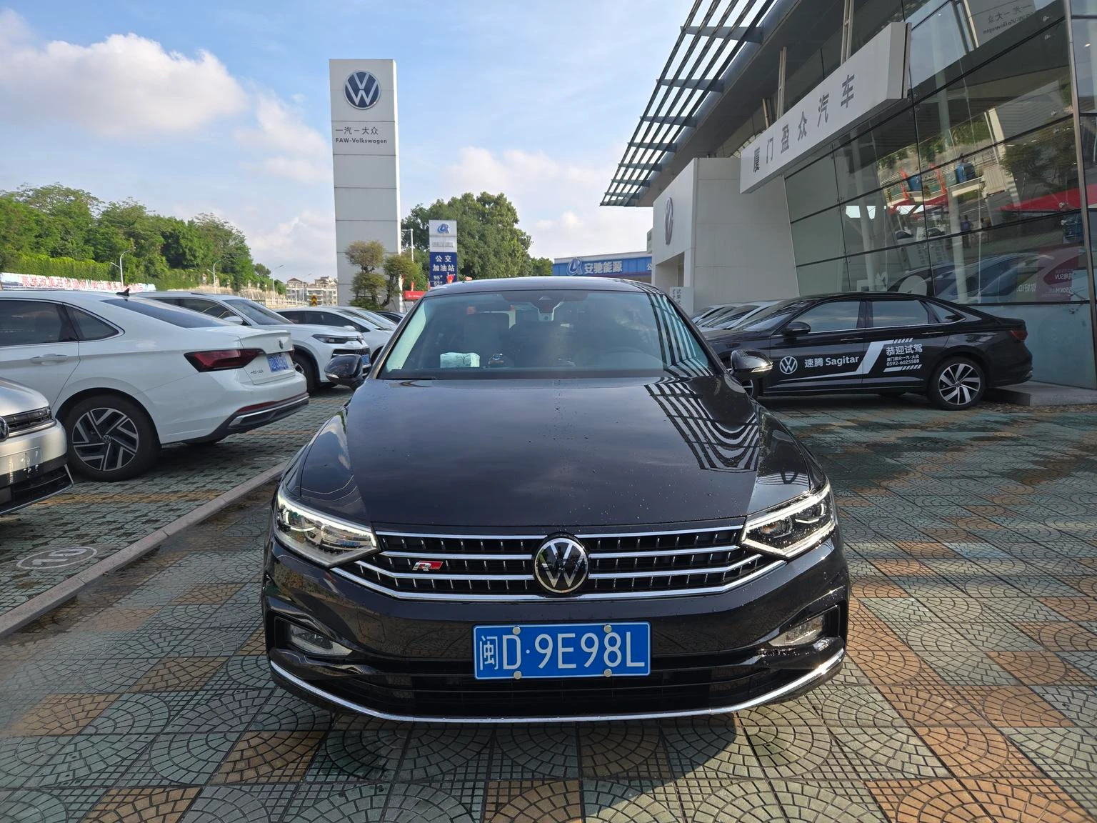 Volkswagen Magotan 2 Million Edition 330TSI DSG Luxury - exterior