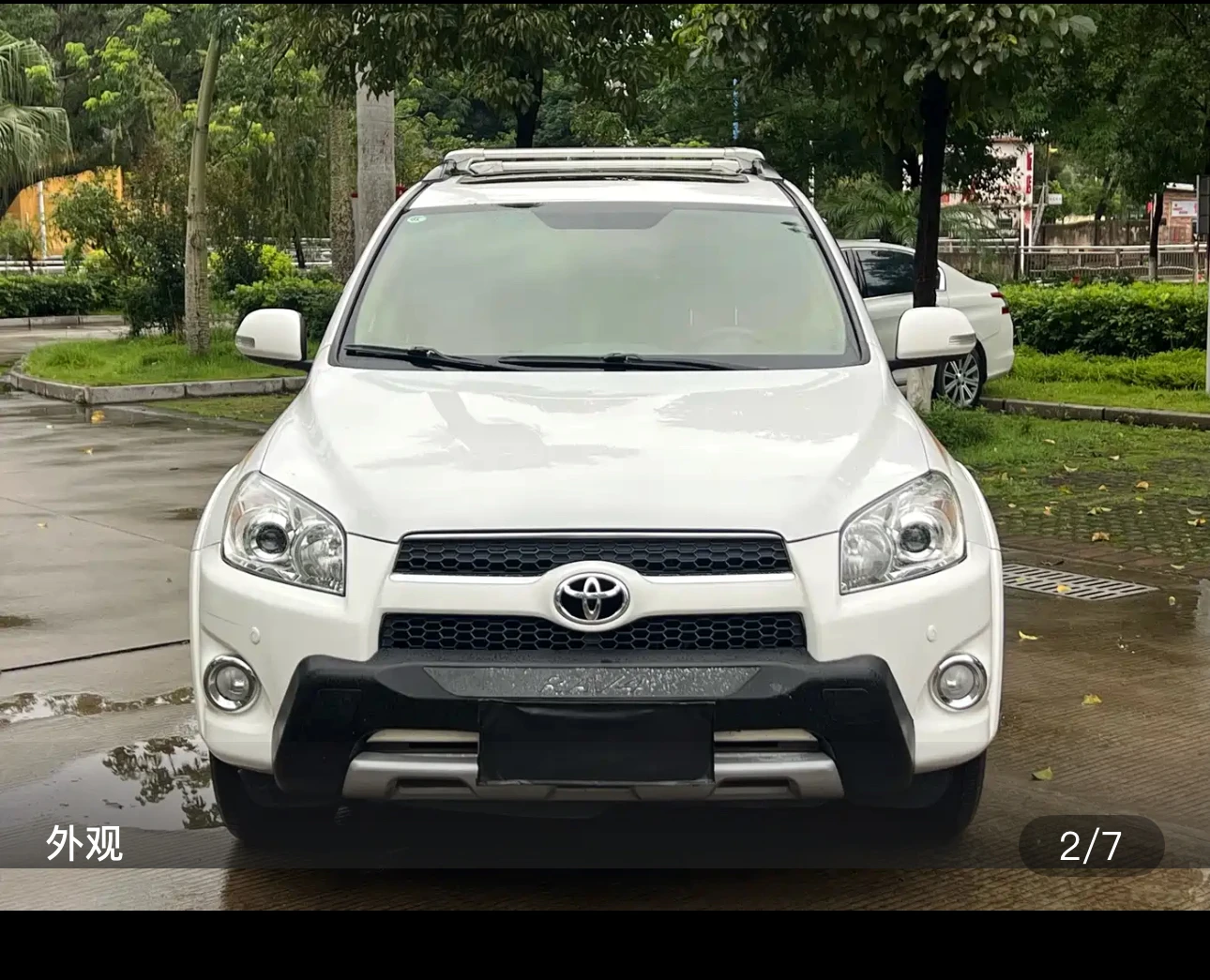 Toyota RAV4 2.0L Luxury - exterior
