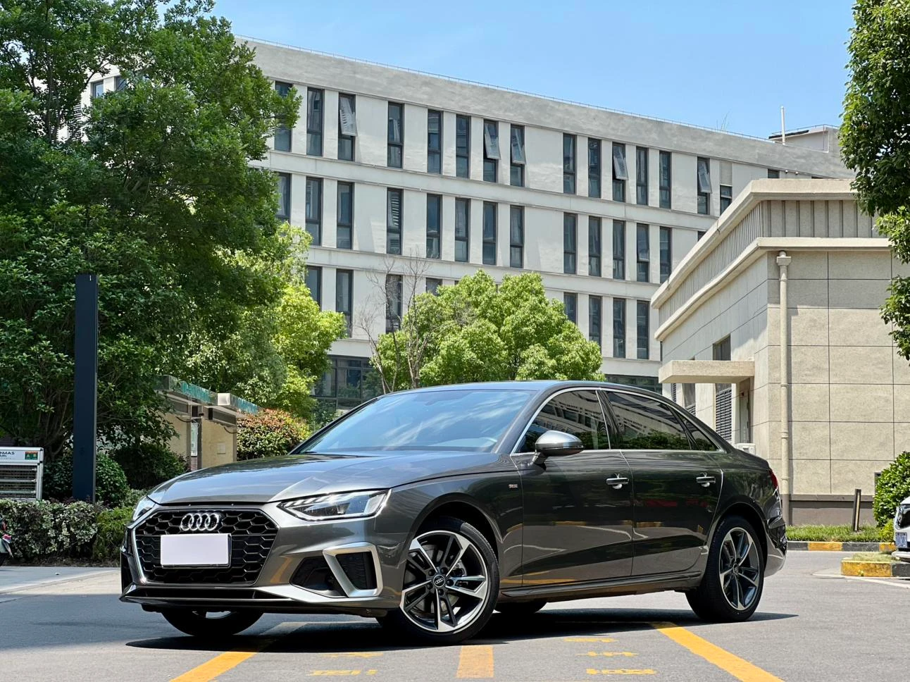 Audi A4L 40 TFSI (Stylish Dynamic Trim)