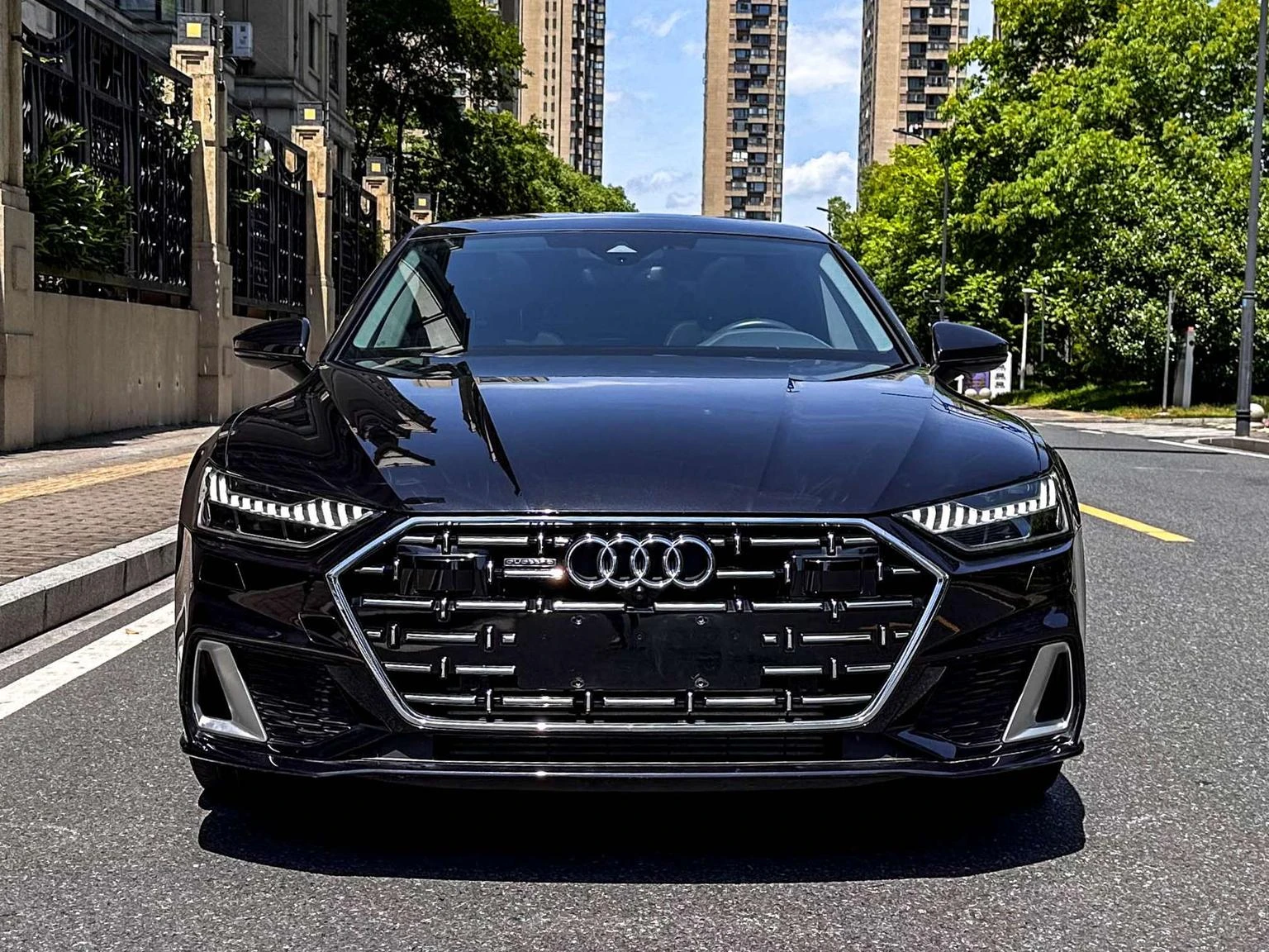 Audi A7L 55 TFSI quattro S-line  - exterior