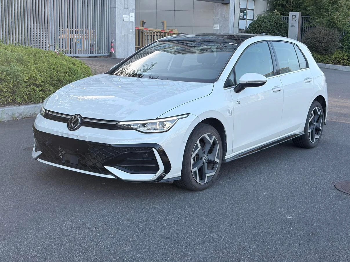 Volkswagen Golf 300TSI R-Line