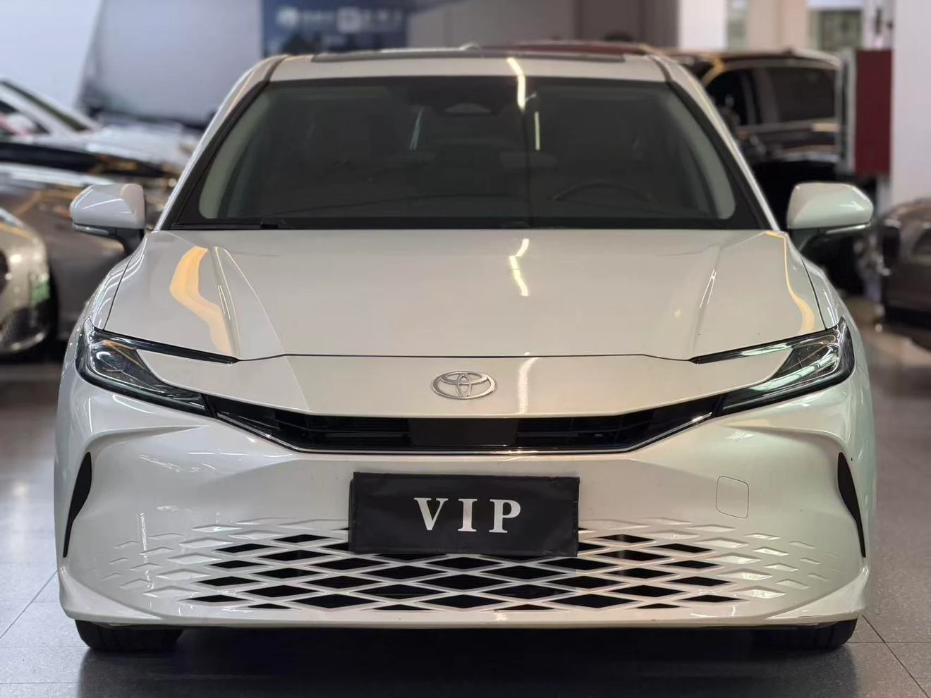 Toyota Camry 2.0GVP Luxury Edition - exterior