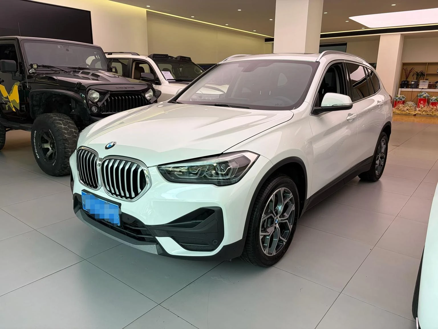 BMW X1 sDrive25Li Leading - exterior