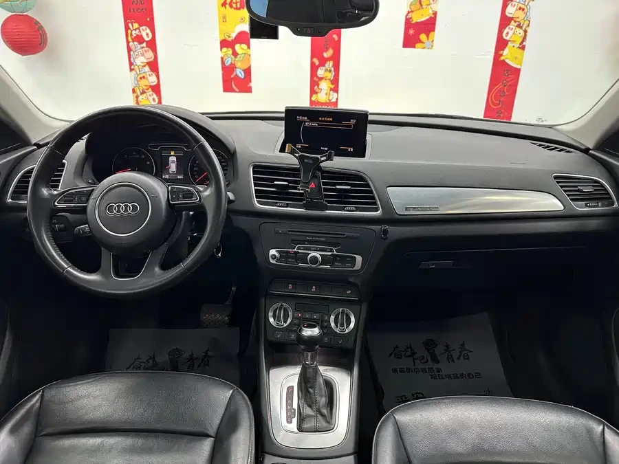 Audi Q3 35 TFSI quattro  - interior