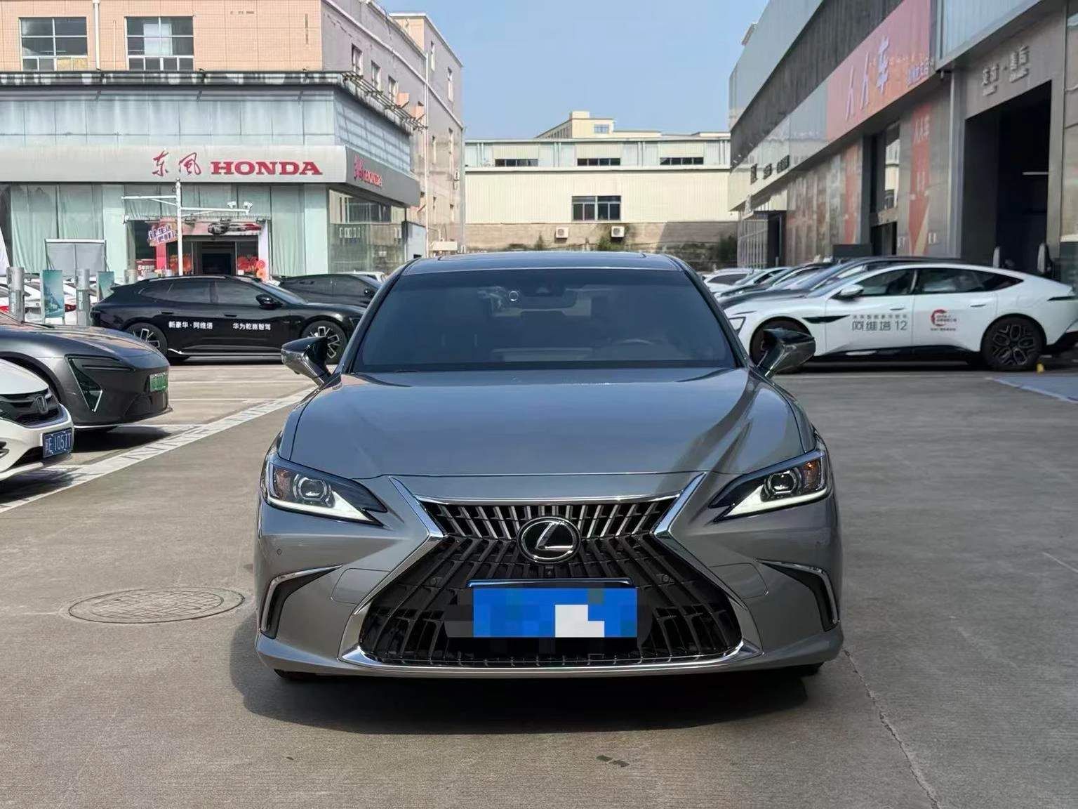 Lexus ES 200 Excellence Edition - exterior