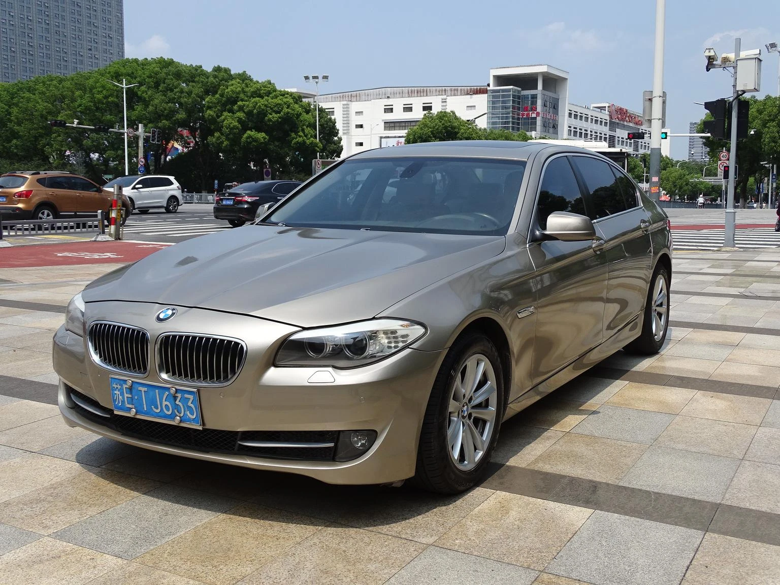 BMW 5 Series  523Li 