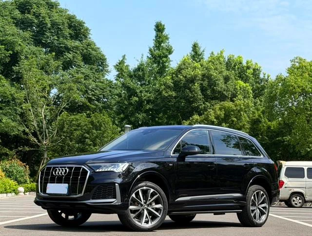 Audi Q7 55 TFSI Sport Trim