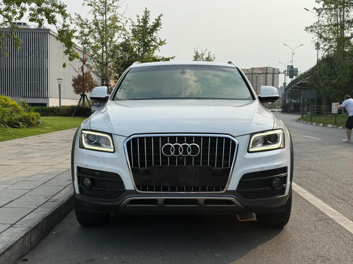 Audi Q5 40 TFSI Technology - exterior