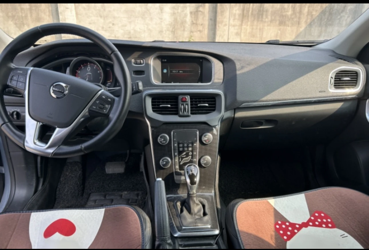 Volvo V40 T3 FWD - interior