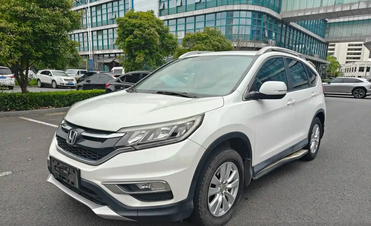 Honda CR-V 2WD Urban Edition - exterior