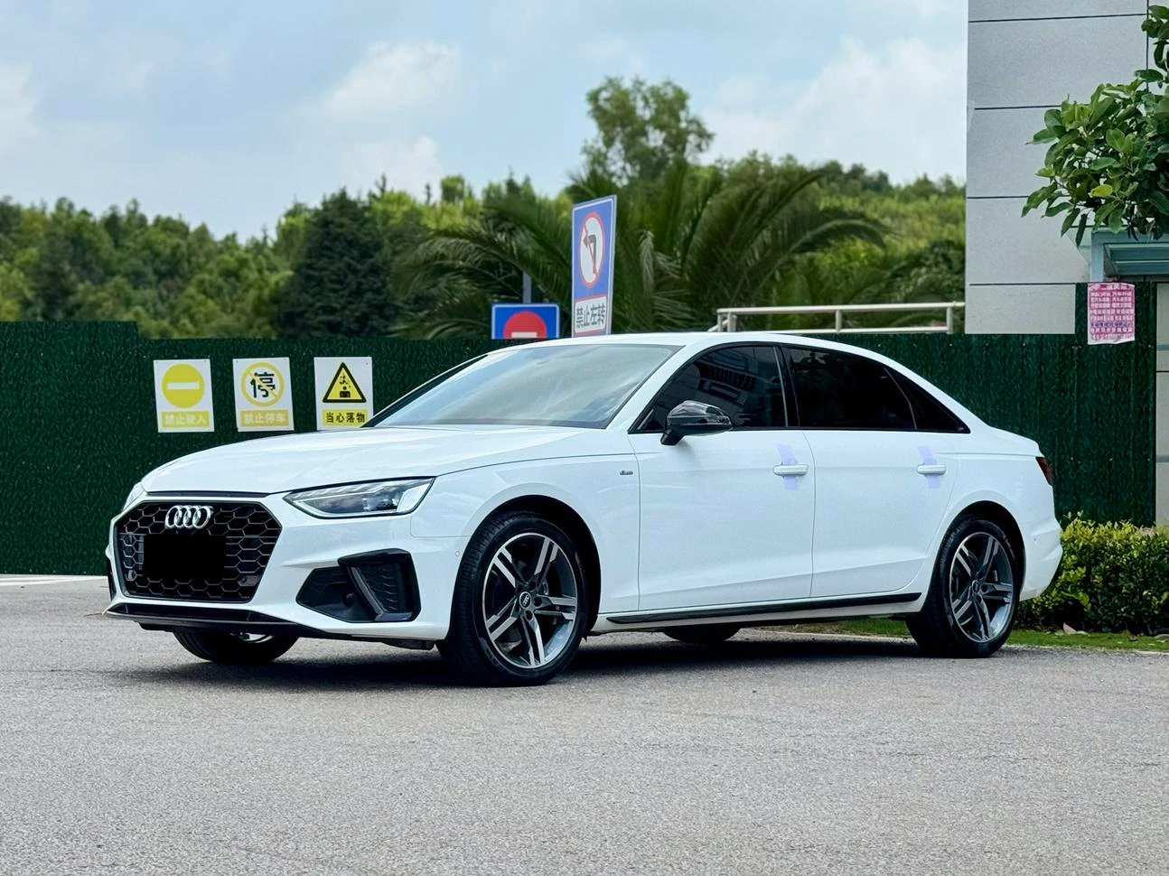 Audi A4L 40 TFSI (Luxury Dynamic Trim)