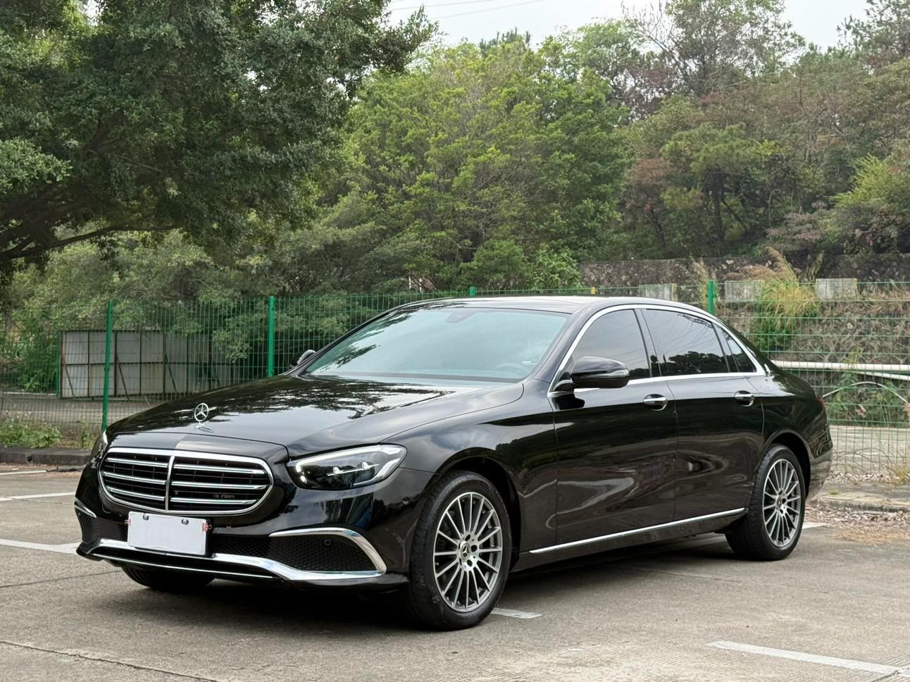 Mercedes-Benz E-Class E260 L - exterior