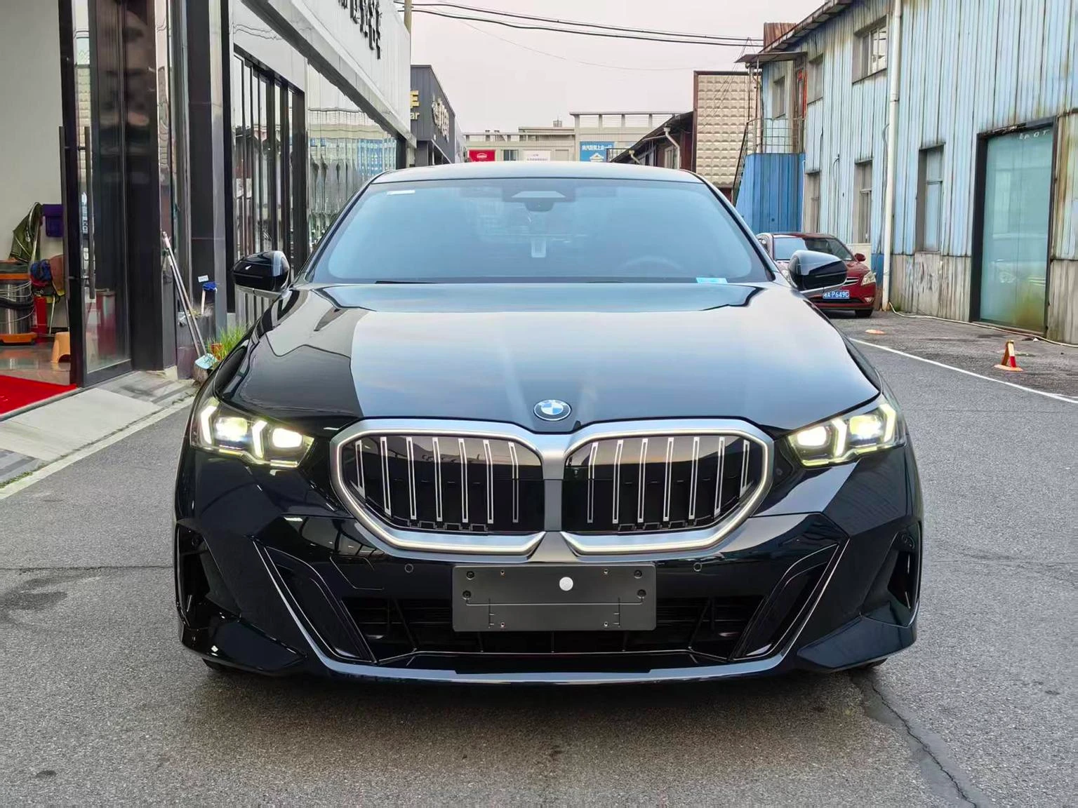 BMW 5 Series 530Li Luxury Edition M Sport Package - exterior