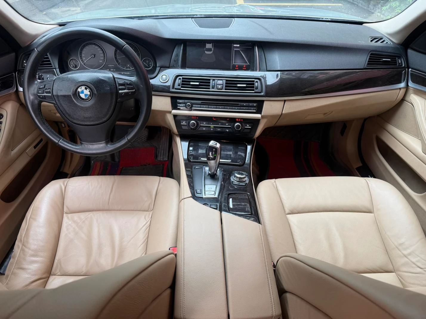 BMW 5 Series  523Li  - interior