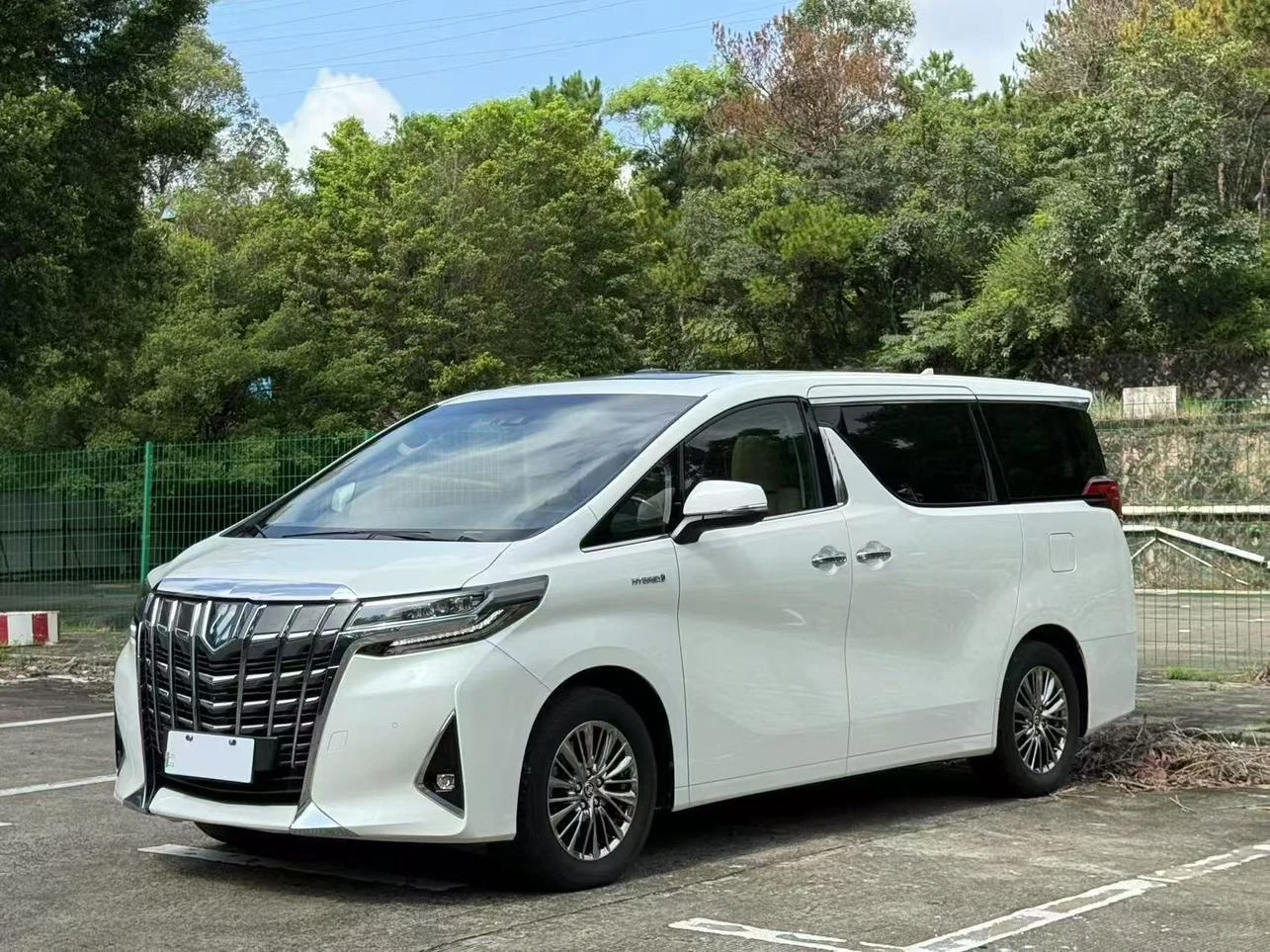 Toyota Alphard 2.5L Hybrid E-CVT 4WD