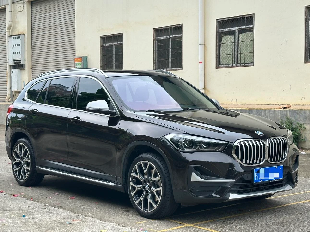 BMW X1 xDrive25Li Premium - exterior