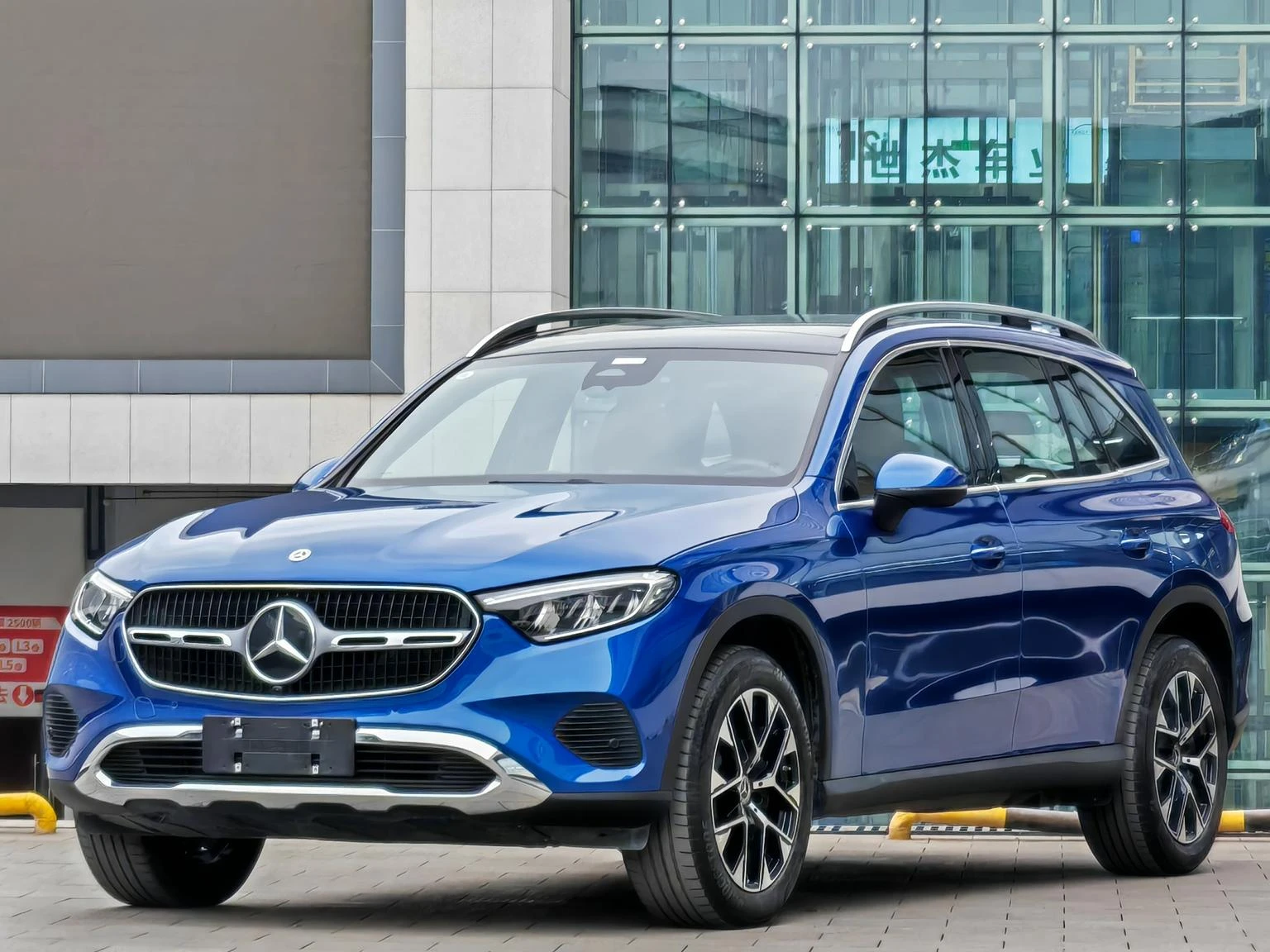 Mercedes-Benz GLC-Class GLC260L 4MATIC - exterior