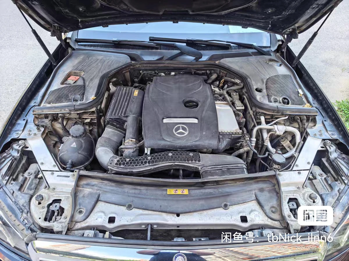 Mercedes-Benz E300L - engine