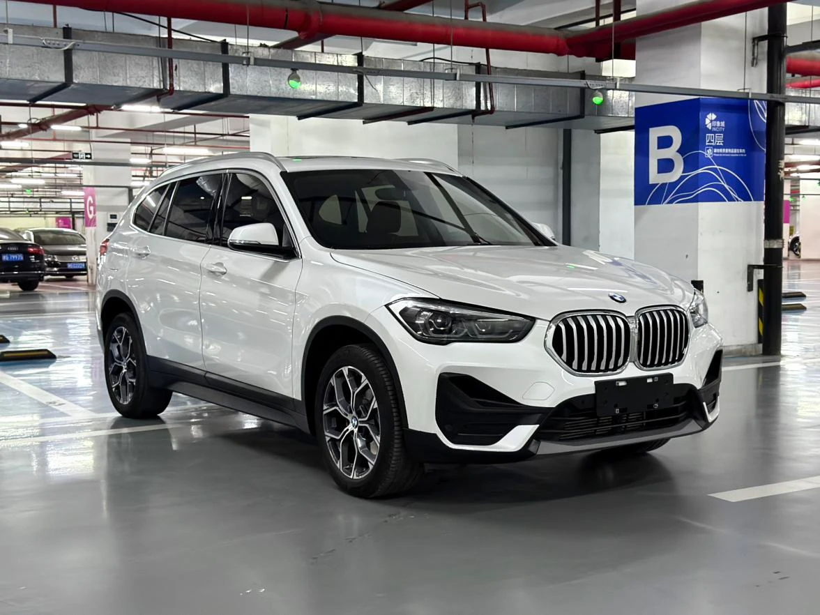 BMW X1 sDrive25Li Leading - exterior
