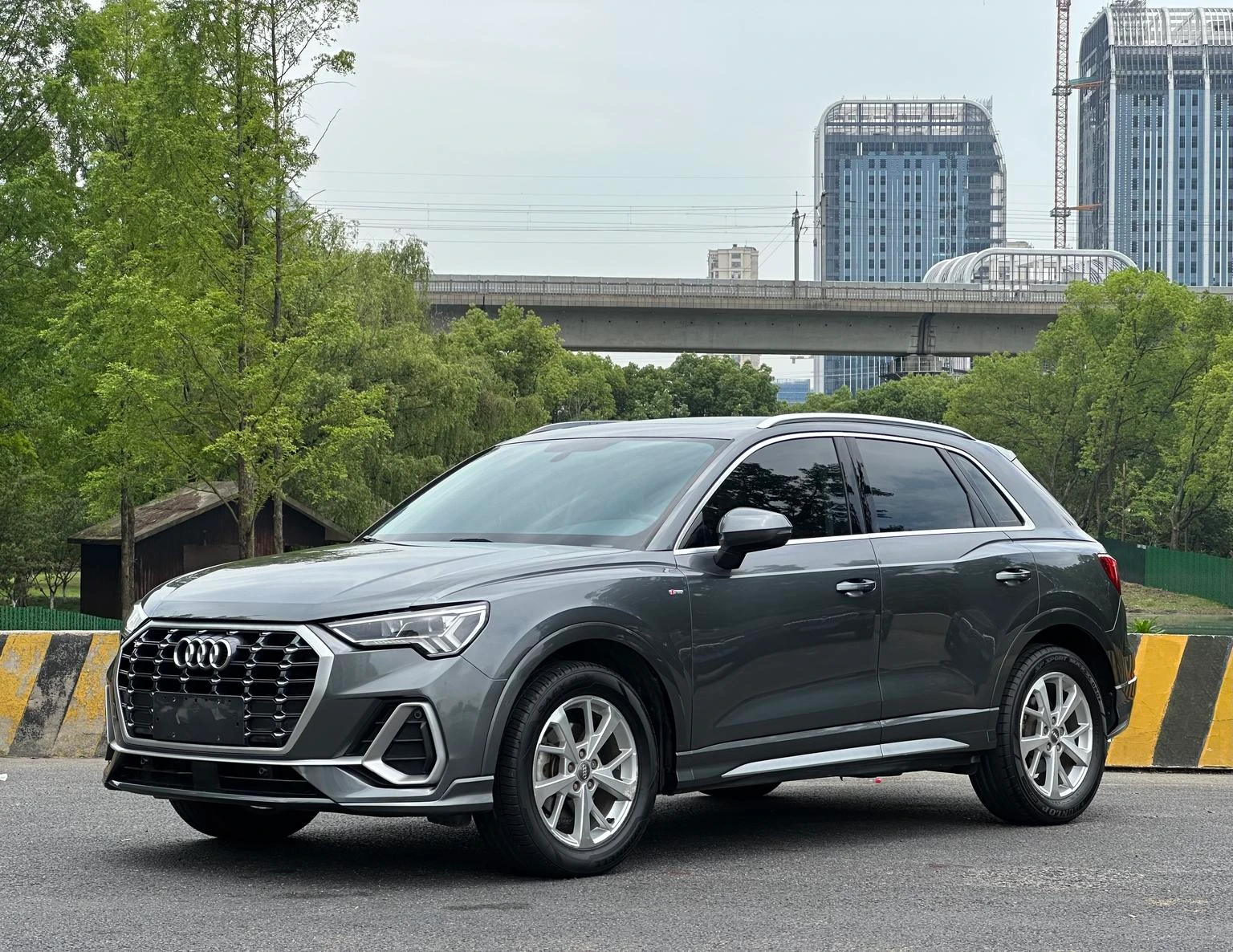 Audi Q3 35 TFSI Progressive Dynamic - exterior
