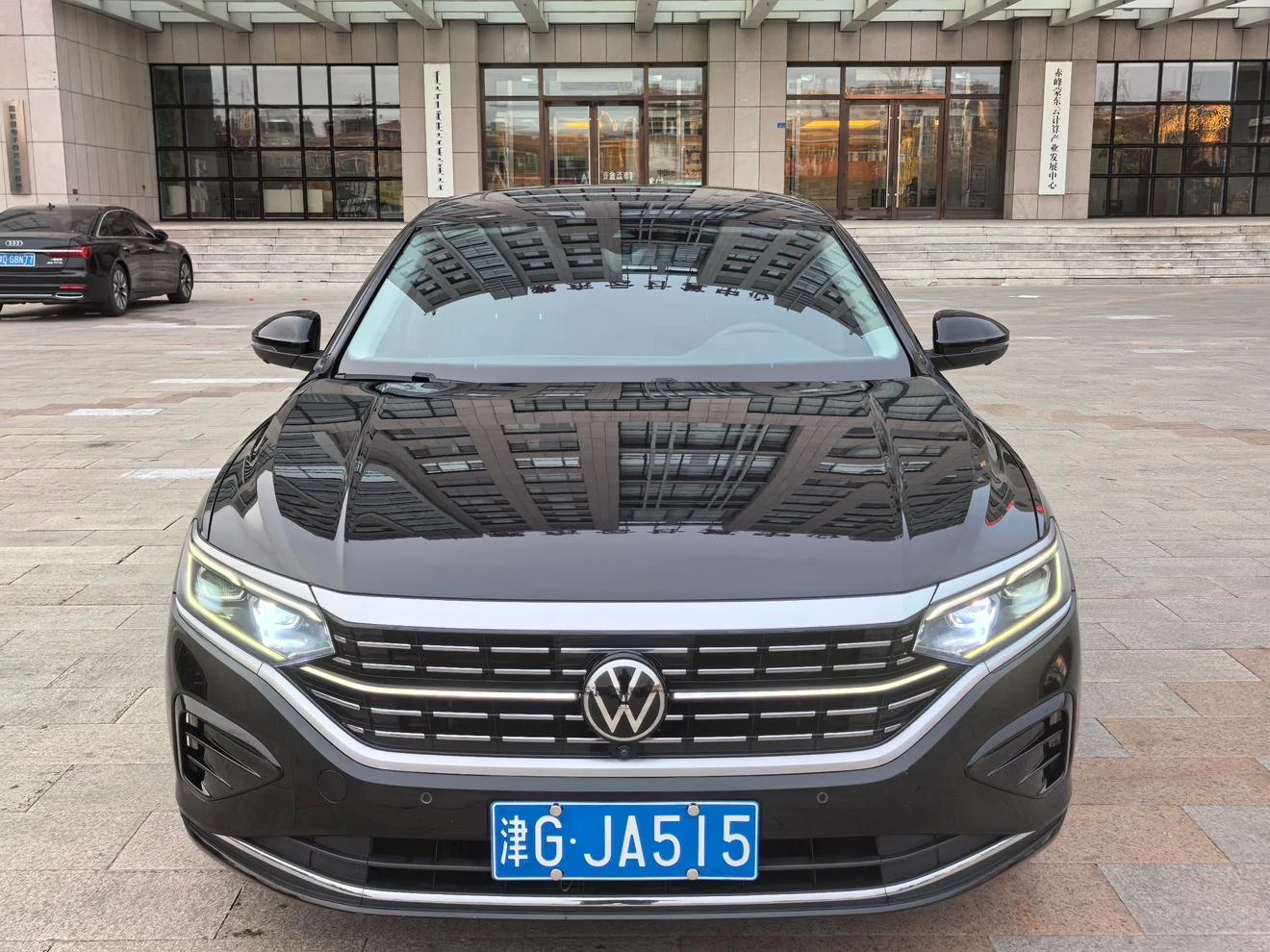 Volkswagen Passat 380TSI Luxury Edition - exterior