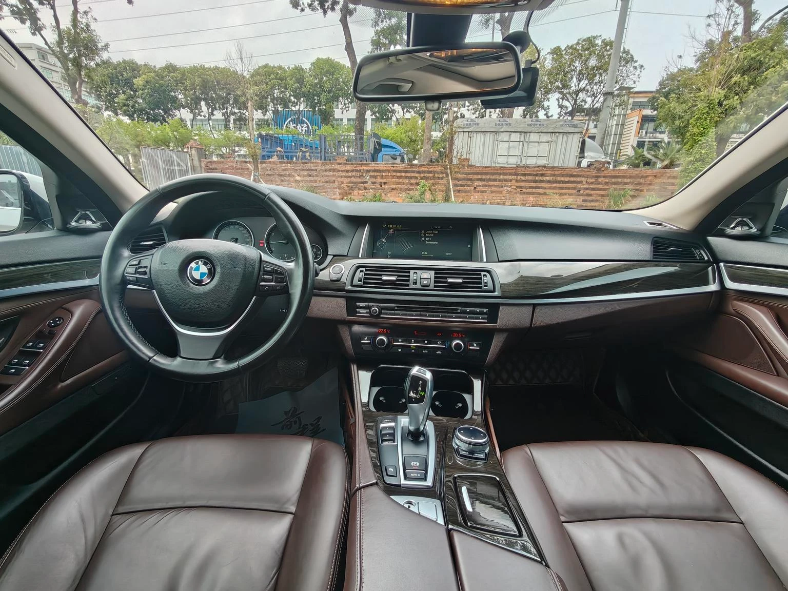 BMW 525Li - interior