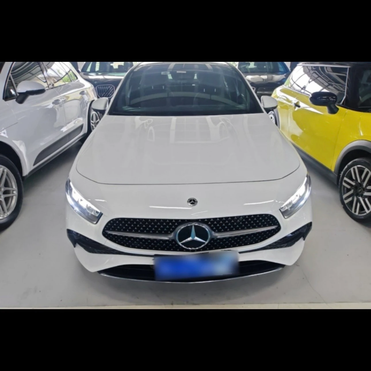 Mercedes-Benz A-Class 200L - exterior