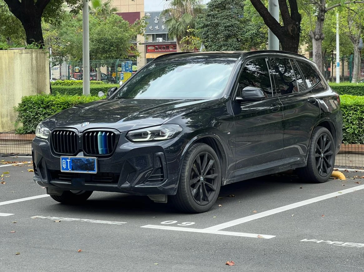 BMW X3 xDrive30i Leading M Shadow Night Package
