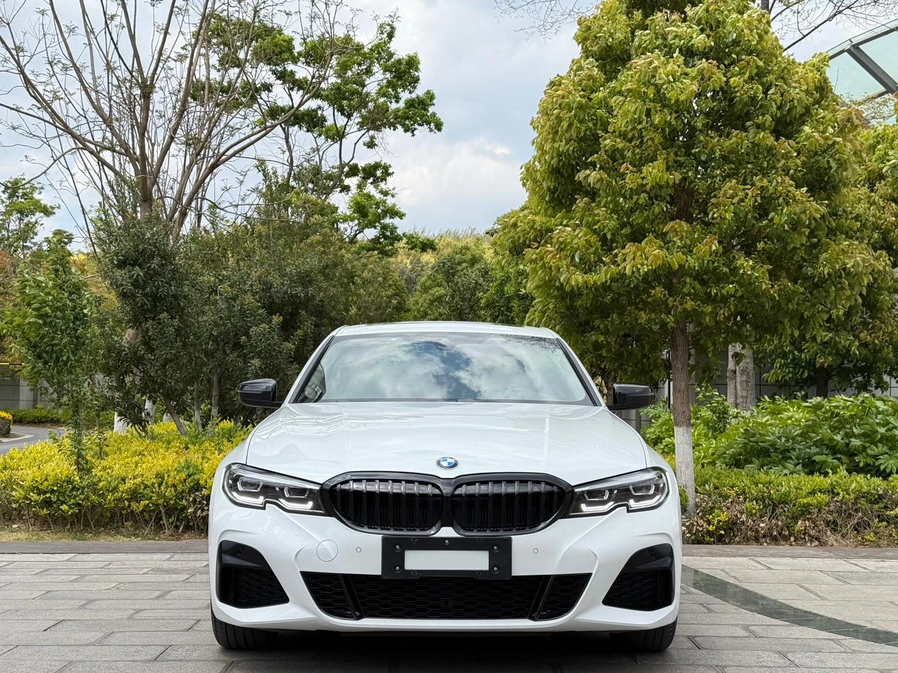 BMW 3 Series 325Li M Sport Night Edition - exterior