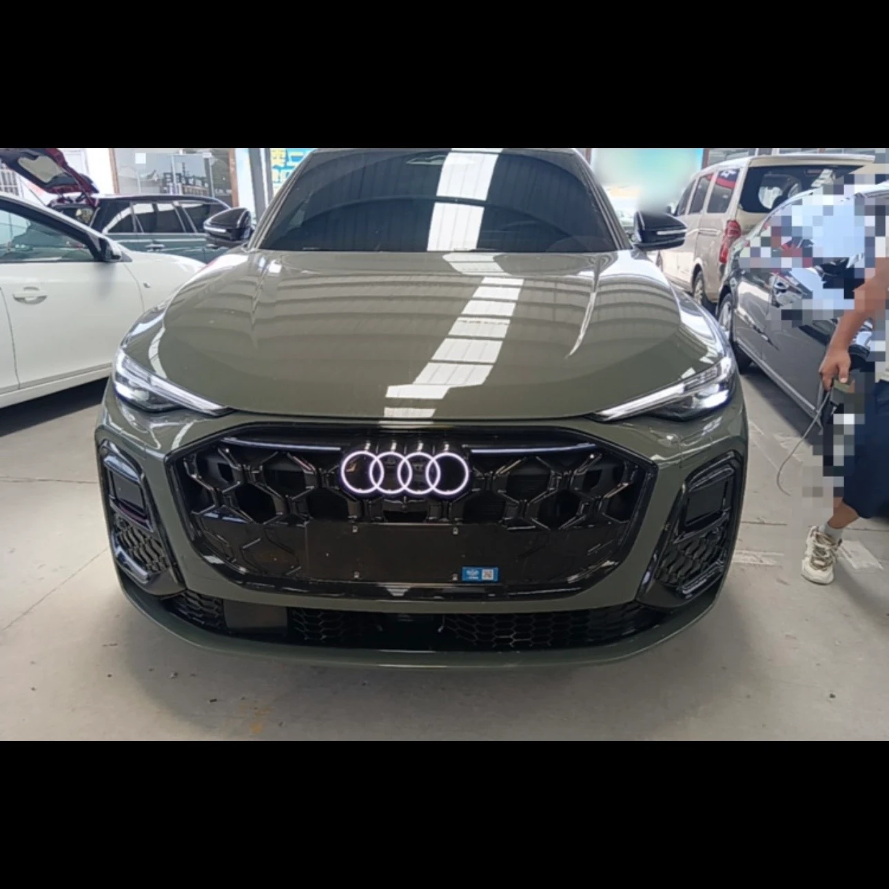 Audi Q5L Plug-in Hybrid Premium - exterior
