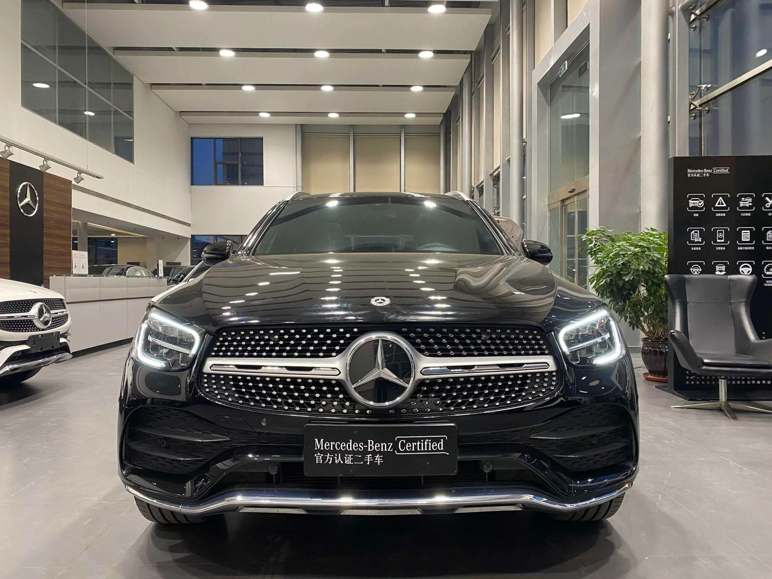 Mercedes-Benz GLC-class 300 L 4MATIC Dynamic Collector's Edition - exterior