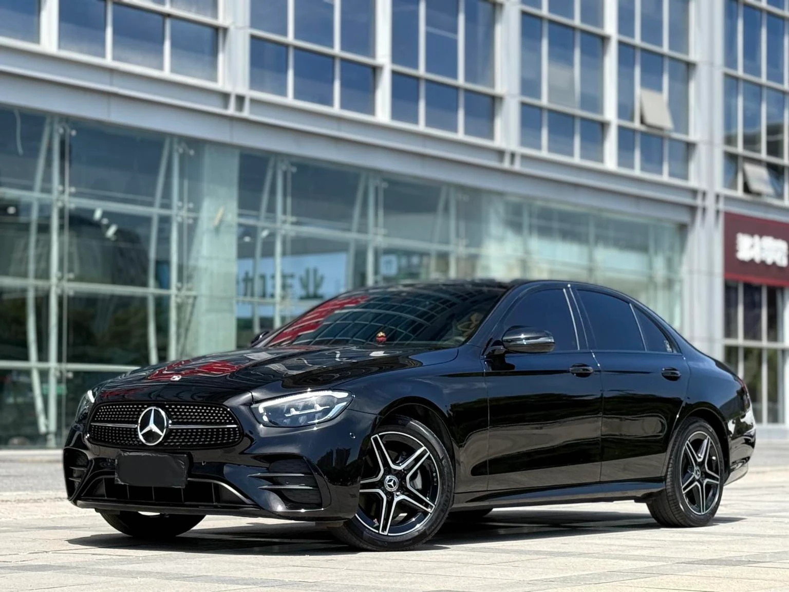 Mercedes-Benz E-Class 260 Stylish Sport Edition - exterior