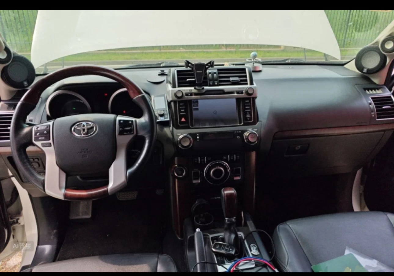 Toyota Prado VX NAVI 4WD - interior