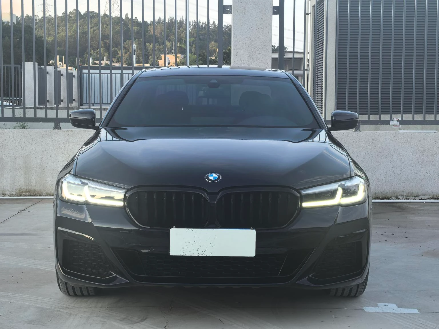 BMW 5 Series 530Li M Sport - exterior