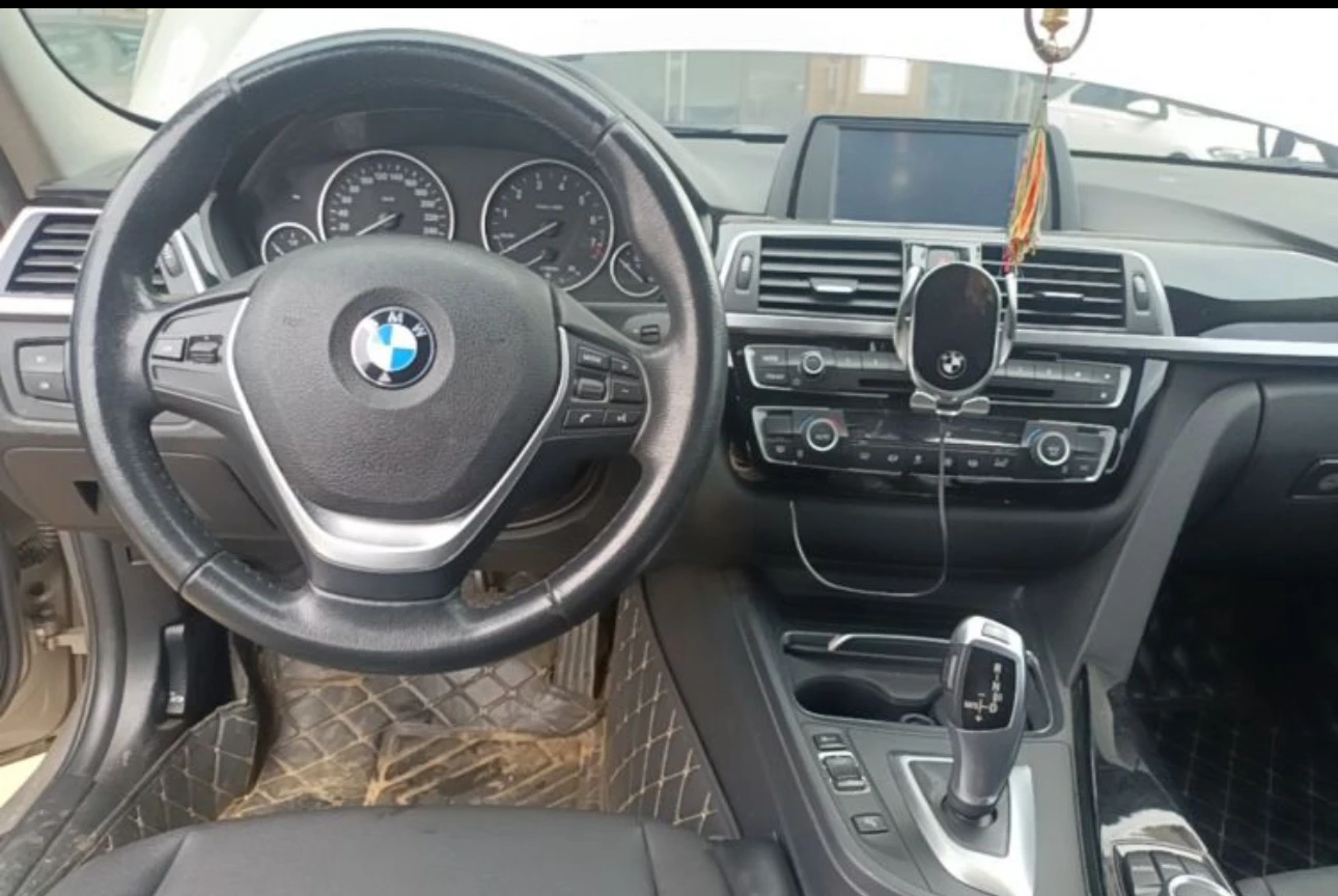 BMW 3 Series 318Li  - interior