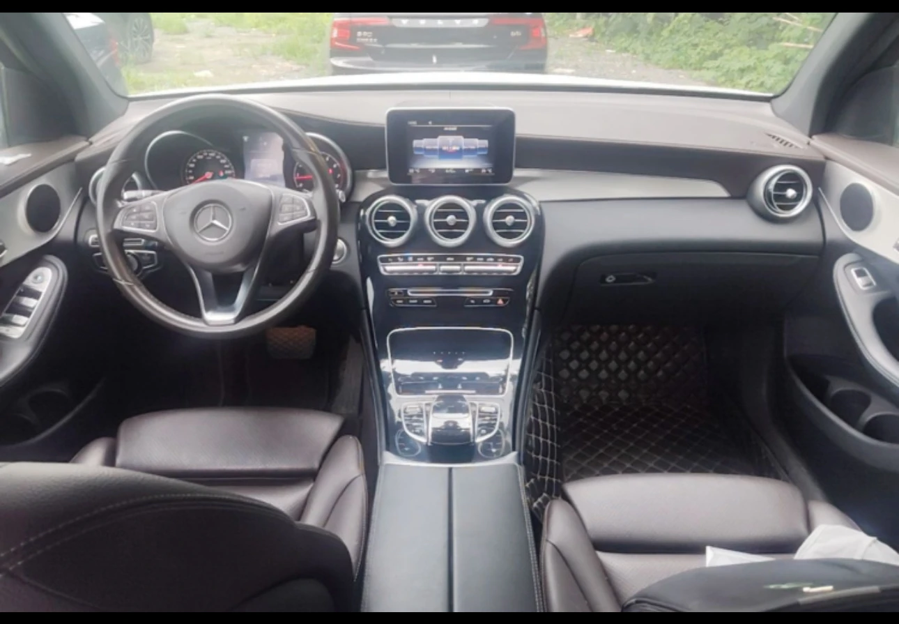 Mercedes-Benz GLC-class 200 4MATIC - interior