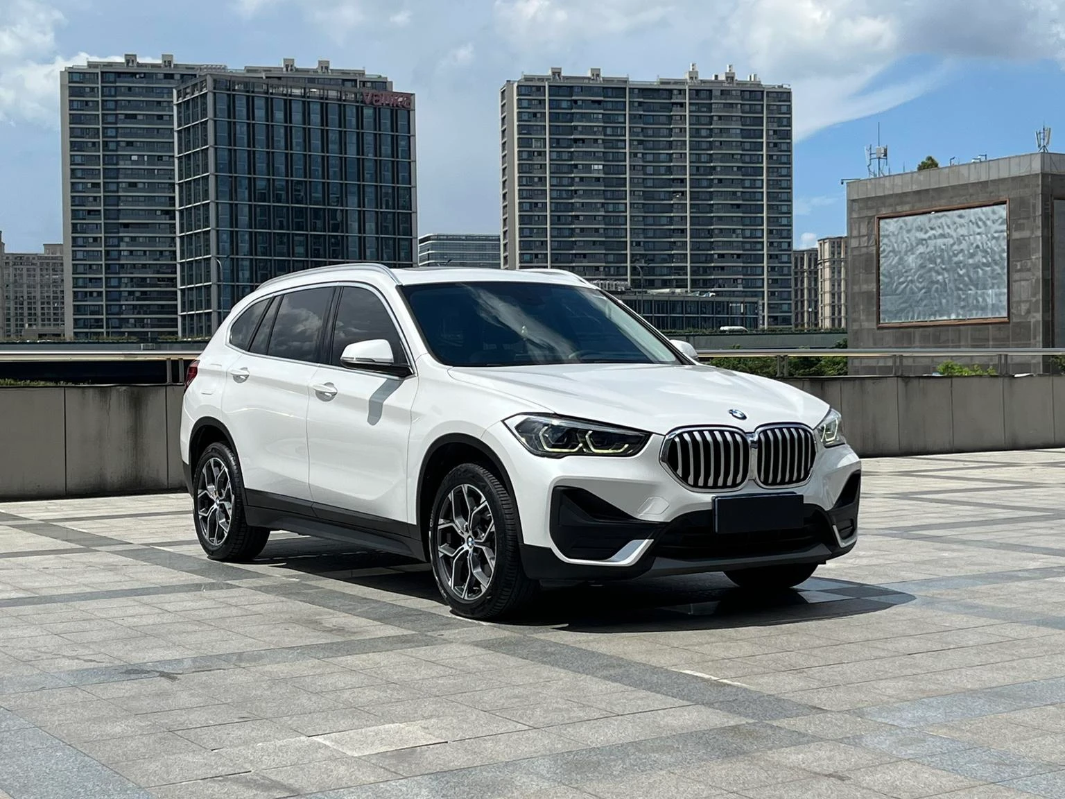 BMW X1 sDrive25Li Leading