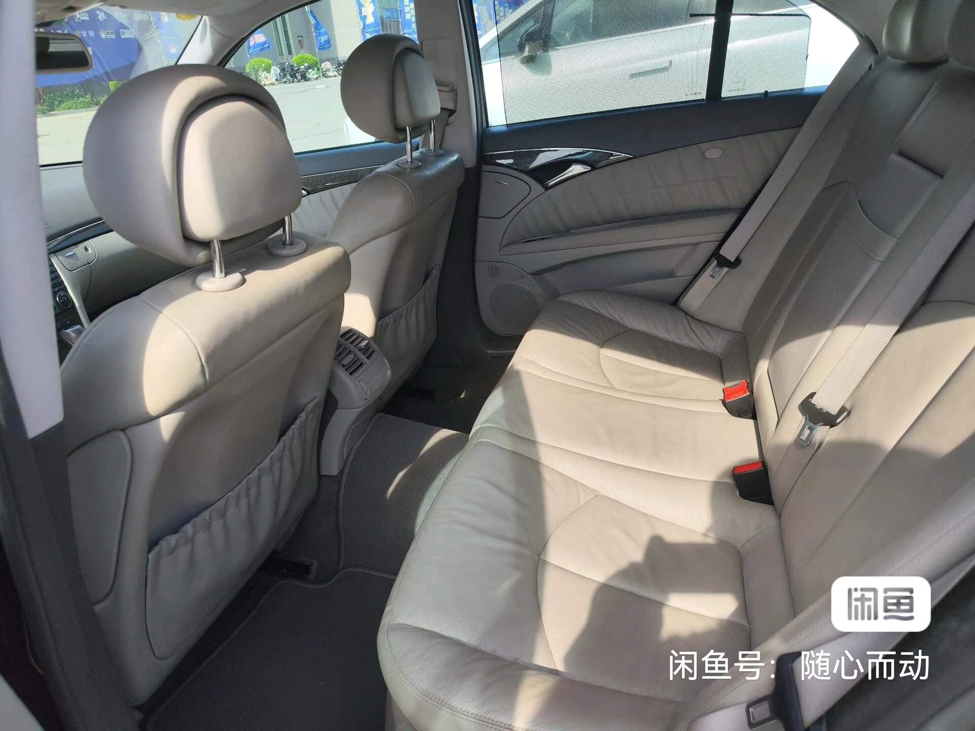 Mercedes-Benz E230  - interior