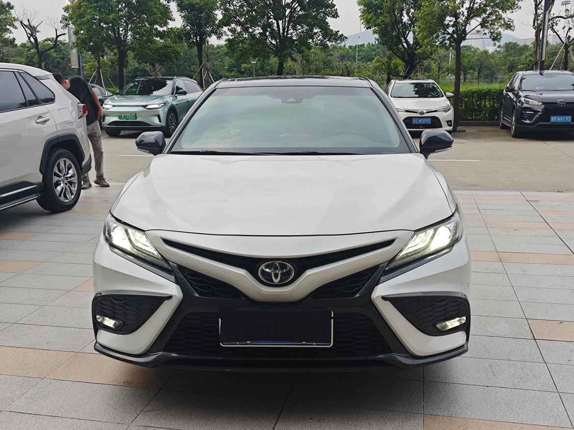 Toyota Camry  2.0S  - exterior