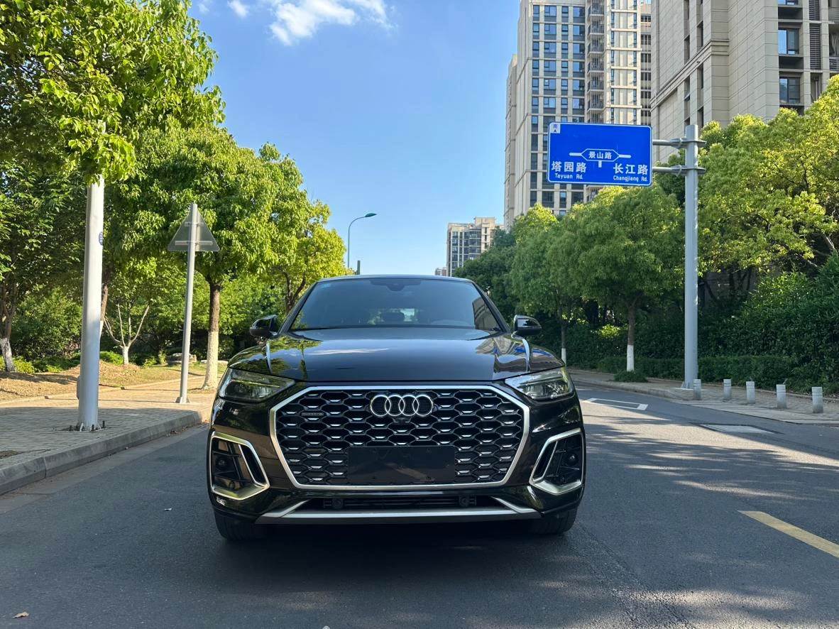 Audi Q5L Sportback  40 TFSI Luxury Trim - exterior