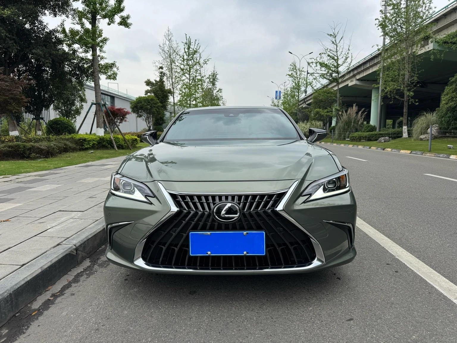 Lexus ES 200 Excellence - exterior