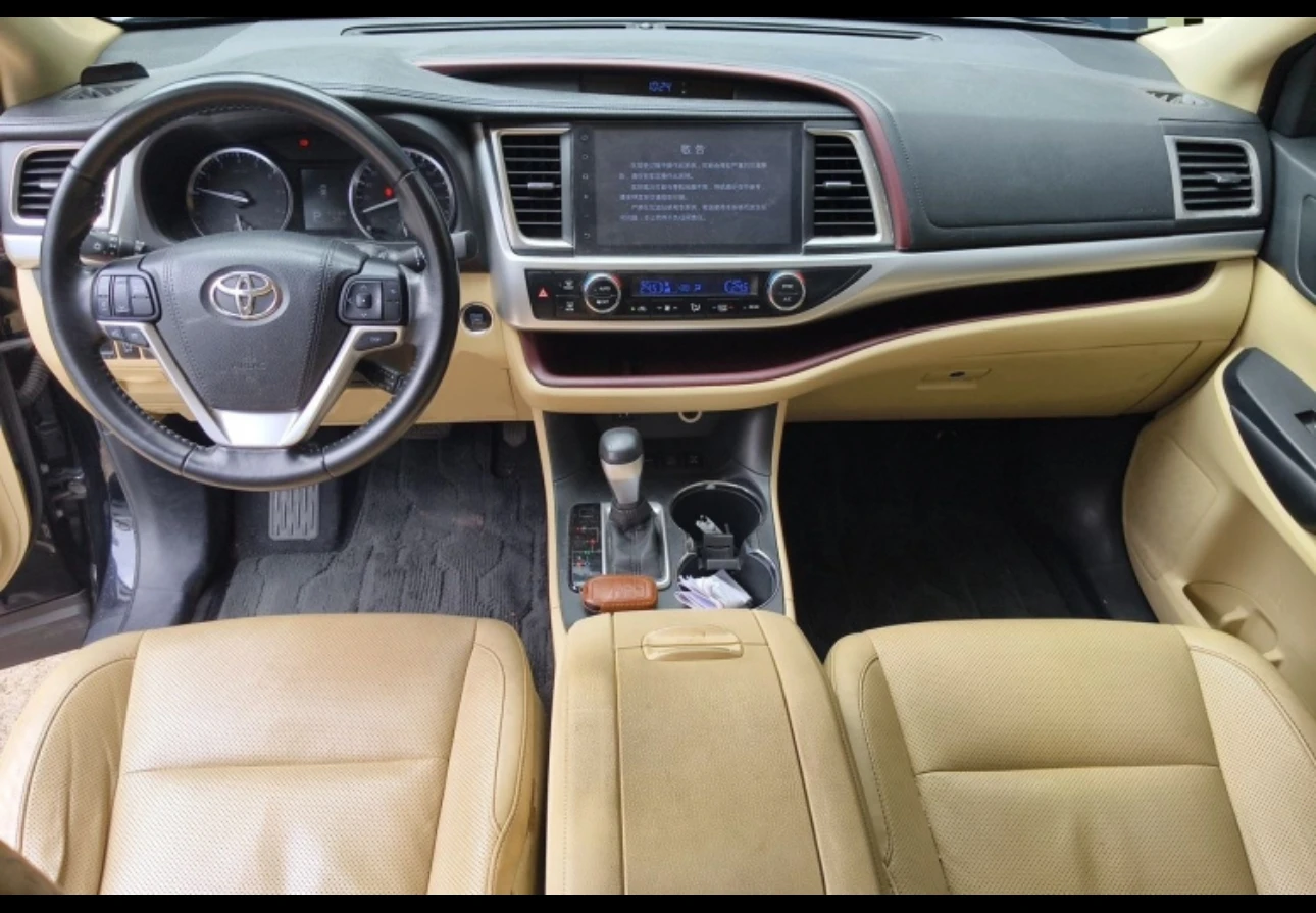 Toyota Highlander  4WD 7-seater - interior
